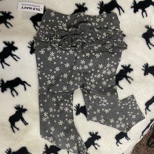 ❄️NWT❄️ Snowflake Pants, ruffle butt (18-24 Months) Old Navy